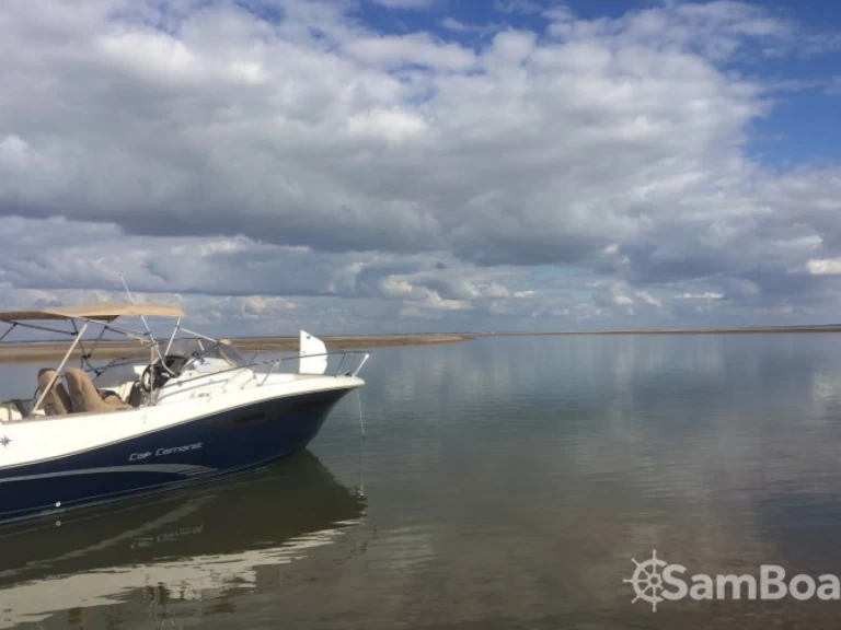 Pronajmout si Jeanneau Cap Camarat 7.5 WA v Royan