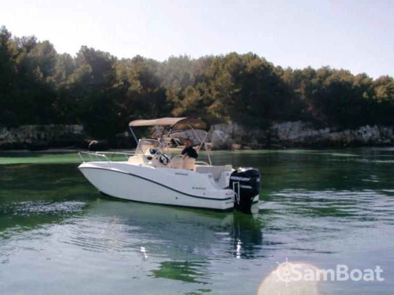 Pronajmout si Quicksilver Activ 535 Open v Antibes