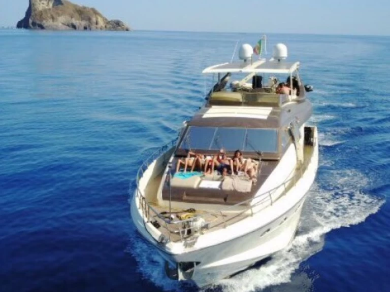 Pronájem lodi Posillipo-Rizzardi Technema 80 v Cannigione na Samboatu