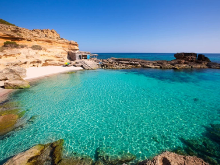 Pronajmout Plachetnice se skipperem či ne Bordogna-Pacifico v Sant Antoni de Portmany