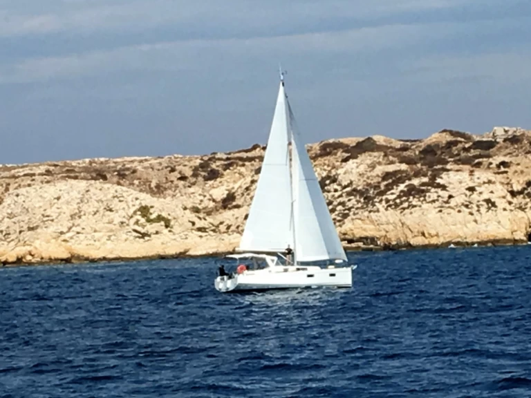 Pronajmout si Bénéteau Oceanis 38.1 v Sète