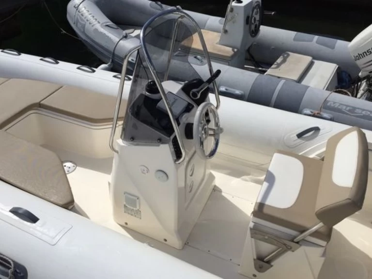 Pronajmout Polotuhá loď se skipperem či ne Capelli v Saint-Georges-de-Didonne