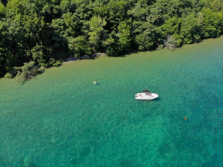 Pronájem jachty v Vevey -Bayliner CC7 na Samboatu