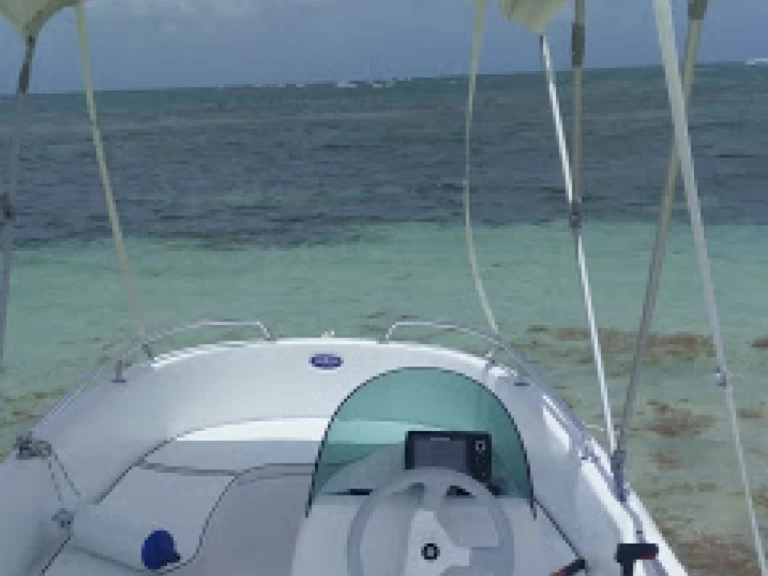 Pronájem Motorová loď Rigiflex s licencí