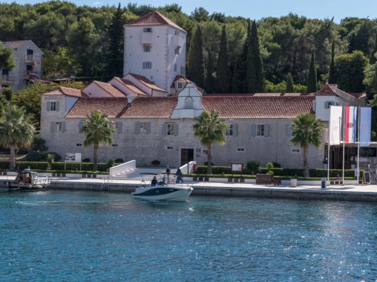 Pronájem lodi Trogir lákavé ceny Activ 755 Sundeck