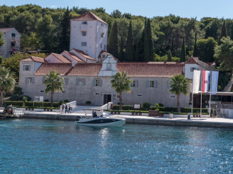 Pronájem Motorová loď v Trogir -Quicksilver Activ 755 Sundeck