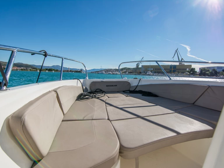 Pronájem lodi Trogir lákavé ceny Activ 805
