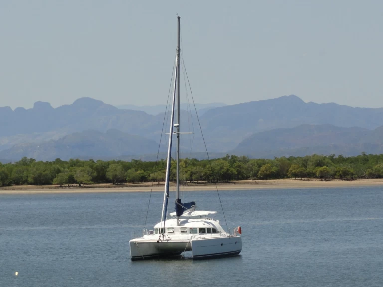 Pronájem Katamarán v Hell-Ville -Lagoon Lagoon 380