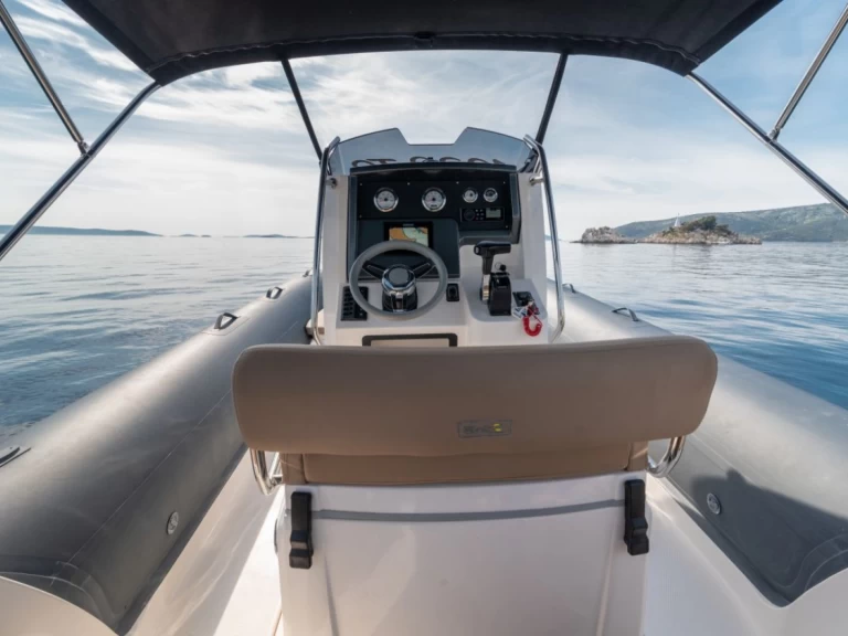 Pronájem lodi Bwa Sport 26 GTO v Trogir na Samboatu