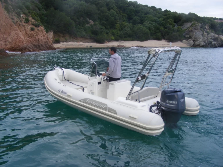 Pronájem lodi Propriano lákavé ceny Capelli 570 Luxe