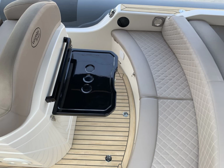 Pronájem lodi Black by 3BBB 10.0 II v Port Grimaud na Samboatu