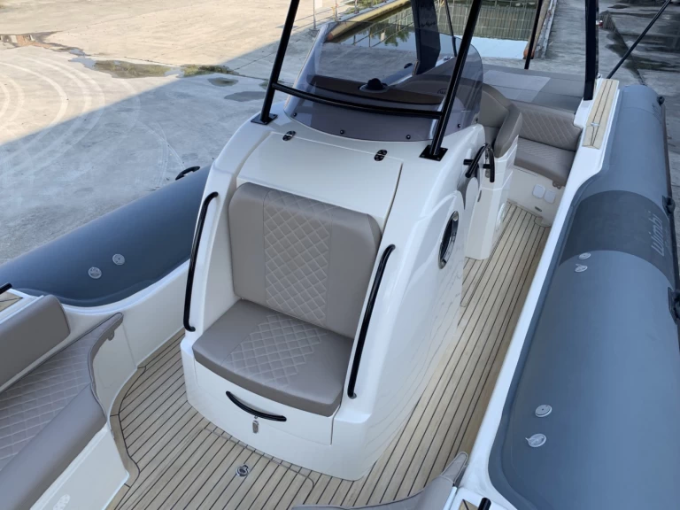 Pronajmout Polotuhá loď se skipperem či ne Black by 3BBB v Port Grimaud