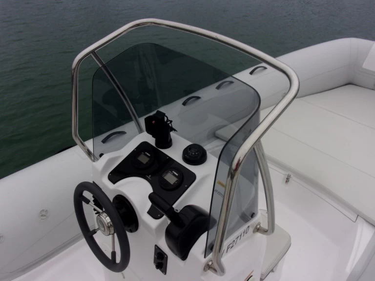 Pronájem Polotuhá loď v La Trinité-sur-Mer -Capelli Tempest 625 Easy