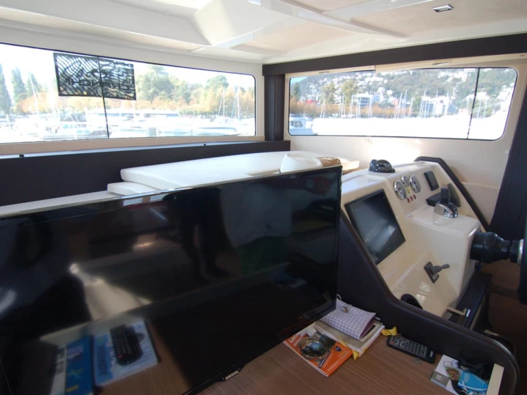 Pronajmout si Cranchi Cranchi 43 Fly v Saint-Mandrier-sur-Mer