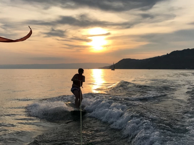 Pronájem jachty v Vevey -Bayliner CC7 na Samboatu