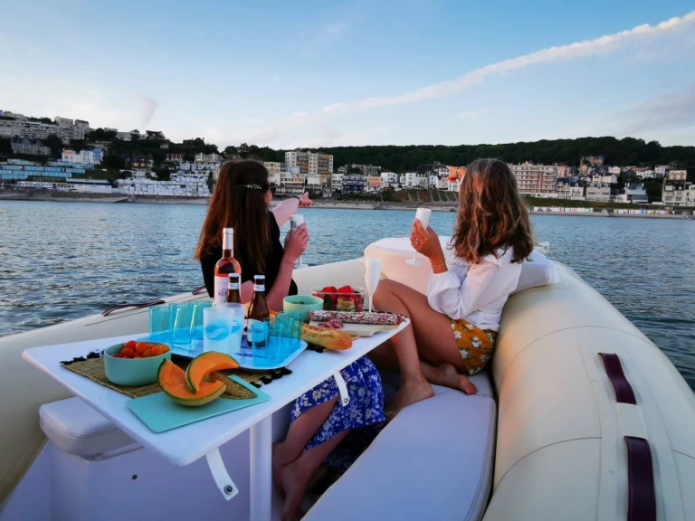 Pronajmout Polotuhá loď se skipperem či ne Tiger v Le Havre