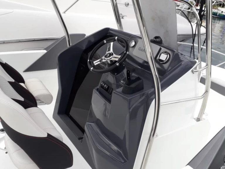 Pronajmout si Bénéteau Flyer 6.6 SPACEdeck v Les Trois-Îlets