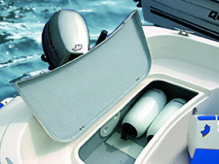 Pronajmout si Quicksilver Quicksilver 410 Fish v Marseille