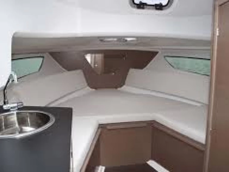 Pronajmout Motorová loď se skipperem či ne Jeanneau v Hyeres