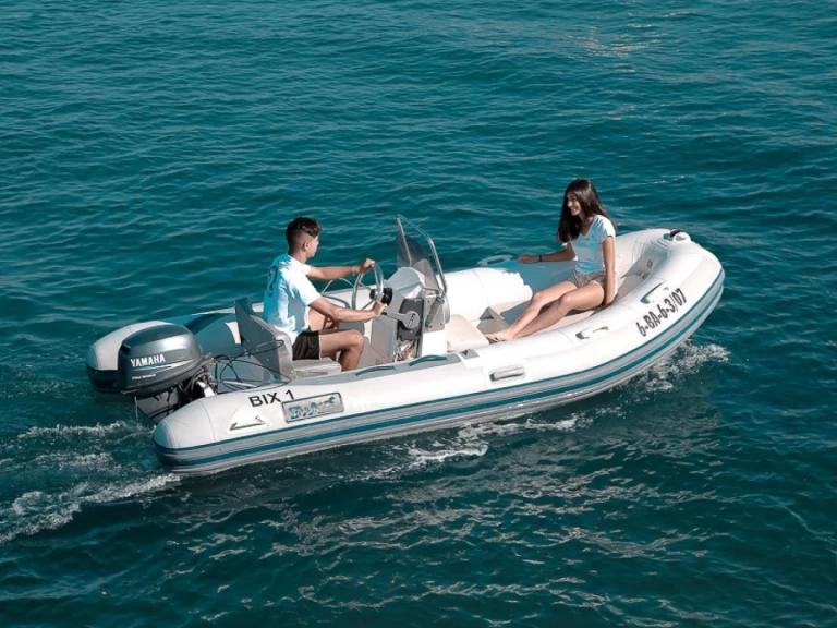 Pronájem Polotuhá loď v Roses -Bwa Four Four