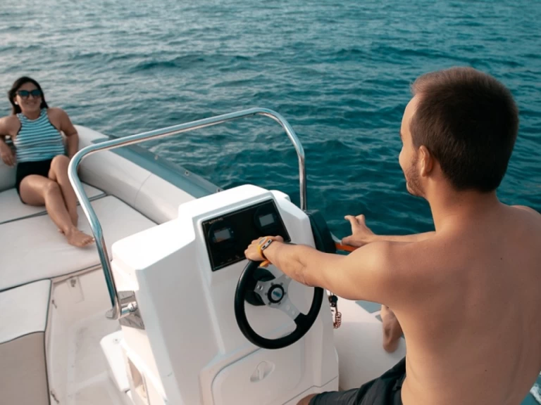 Lomac Lomac 600 IN jednotlivci a charterové společnosti v Roses