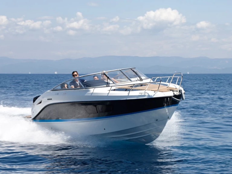 Quicksylver Activ 805 Cruiser jednotlivci a charterové společnosti v Hyeres
