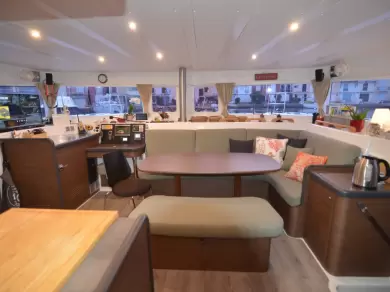 Lagoon Lagoon 420 jednotlivci a charterové společnosti v Port Grimaud