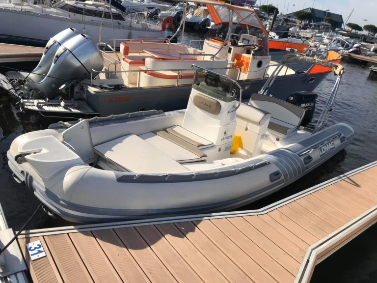 Polotuhá loď k pronájmu v Arcachon za nejlepší cenu