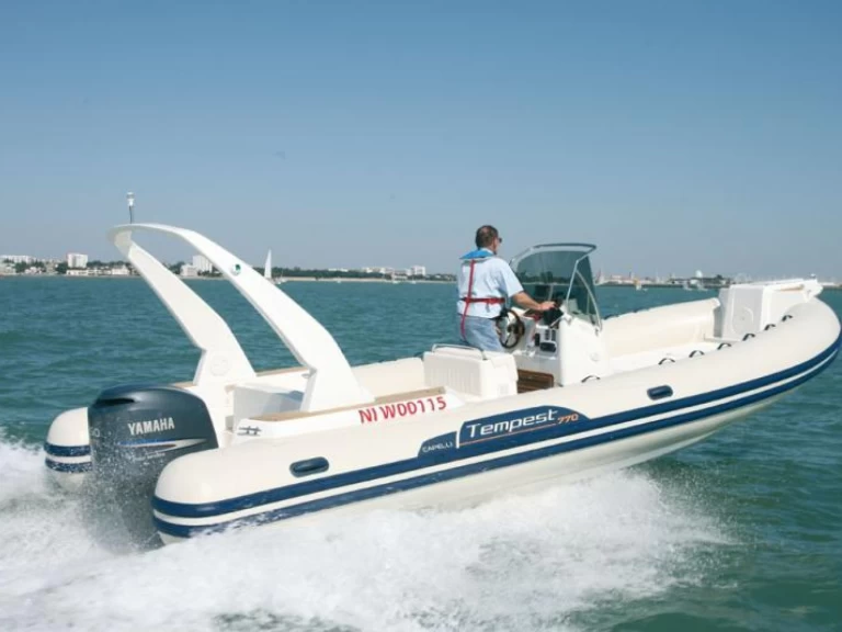 Pronajmout si Capelli Tempest 770 v Propriano