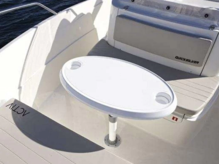 Motorová loď k pronájmu v Marseille za nejlepší cenu