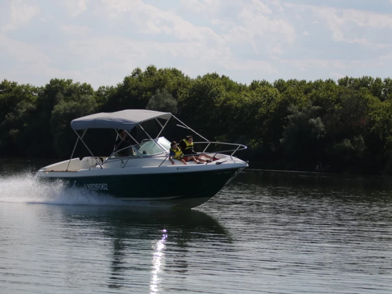 Pronajmout Motorová loď se skipperem či ne Jeanneau v Mâcon