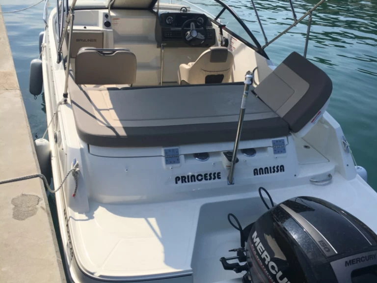 Pronájem jachty v Marseille -Bayliner VR5 Cuddy na Samboatu