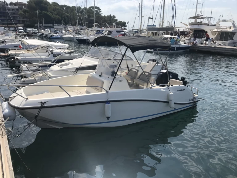 Quicksilver Activ 555 Open jednotlivci a charterové společnosti v Fréjus