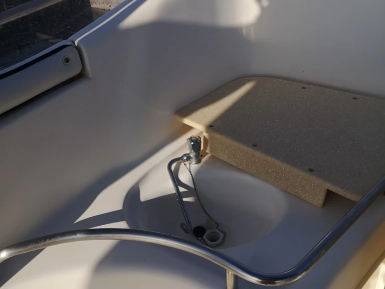 Pronájem Motorová loď Saver s licencí