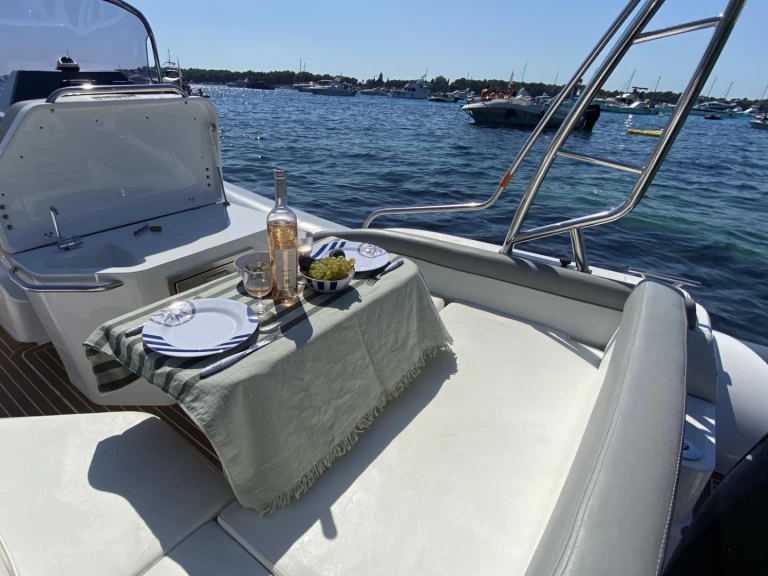 Salpa Gran Soleil 23 jednotlivci a charterové společnosti v Monaco-Ville