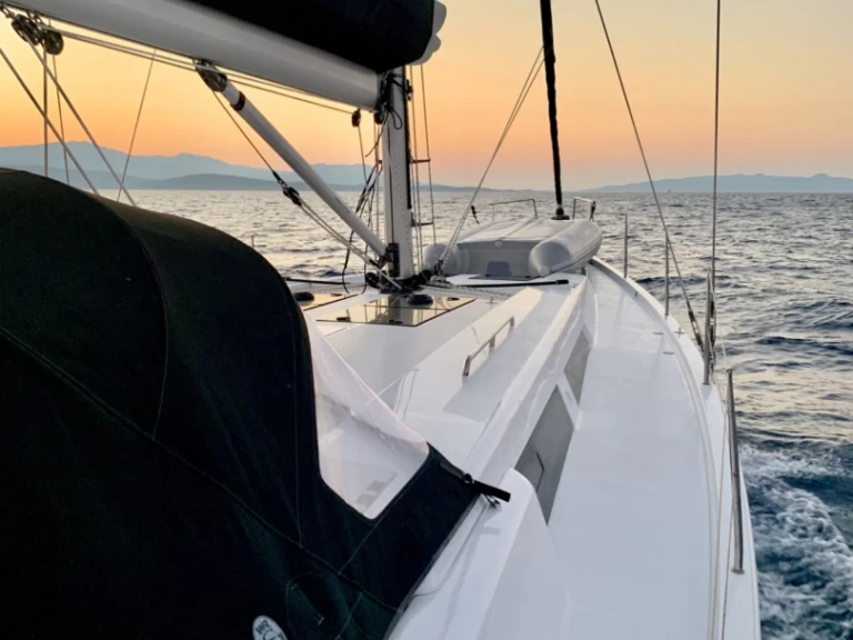 Plachetnice k pronájmu v Nikiána za nejlepší cenu