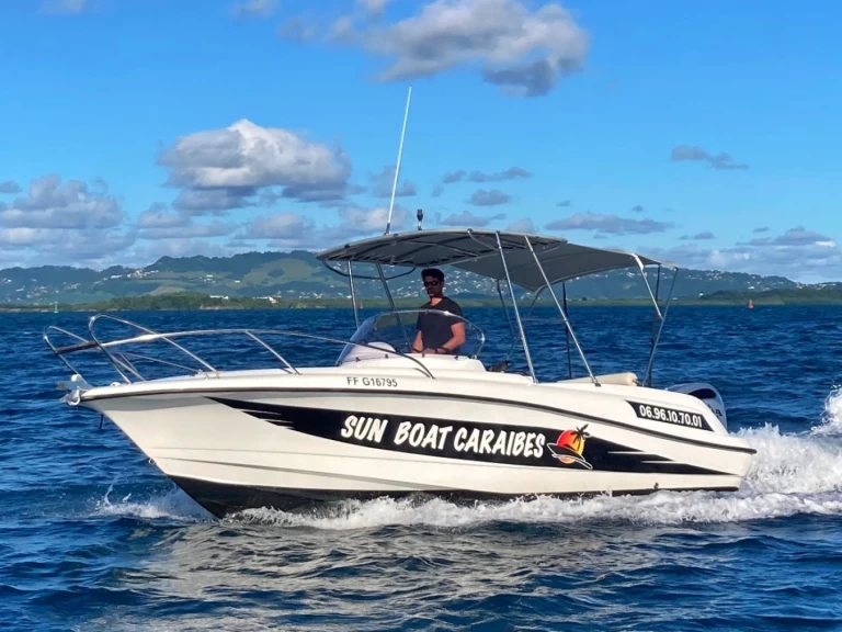 Lobster marion 7,3 jednotlivci a charterové společnosti v Les Trois-Îlets