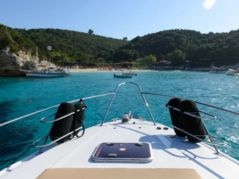 Pronajmout Motorová loď se skipperem či ne Sunseeker v Korfu