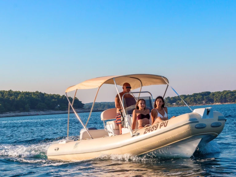 Pronájem lodi Tiger 550 Proline v Premantura na Samboatu