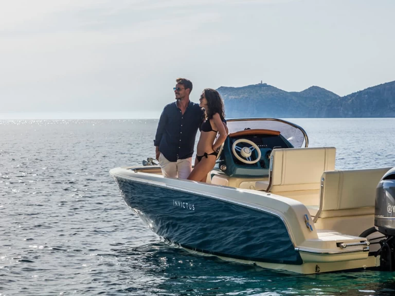 Pronájem lodi Roses lákavé ceny Invictus 200 FX