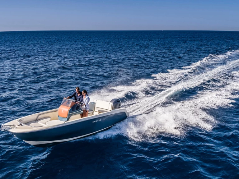 Pronájem Motorová loď v Roses -Invictus  Invictus 200 FX