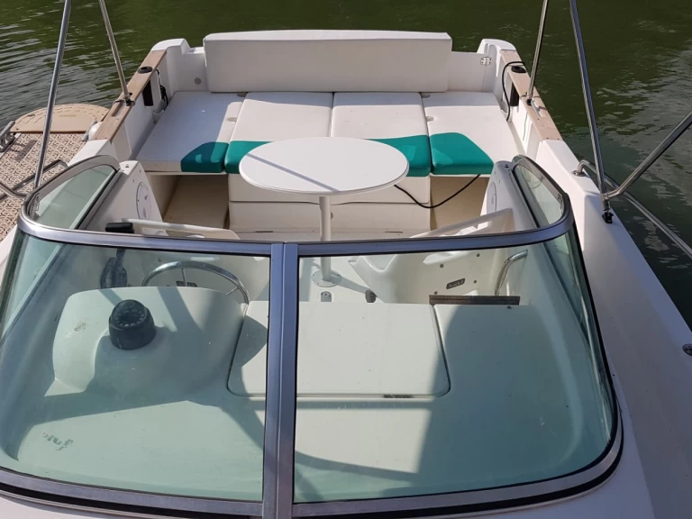 Pronajmout Motorová loď se skipperem či ne Jeanneau v Mâcon