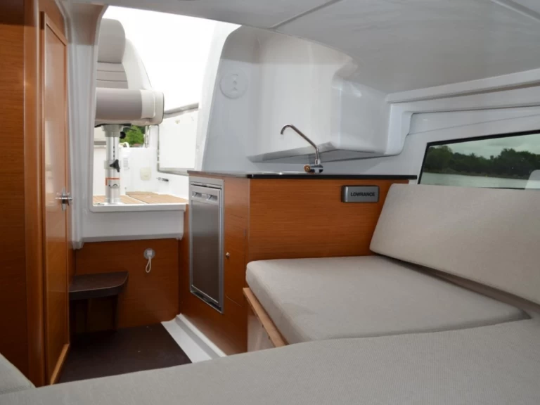 Pronájem lodi Jeanneau Cap Camarat 7.5 WA v Hyeres na Samboatu