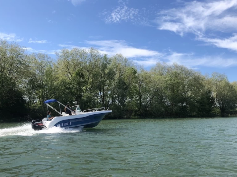 Pronájem lodi Mâcon lákavé ceny Quicksilver 630 Open