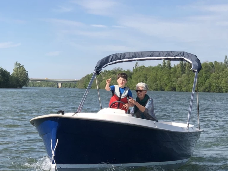 Ruban Bleu Scoop jednotlivci a charterové společnosti v Mâcon