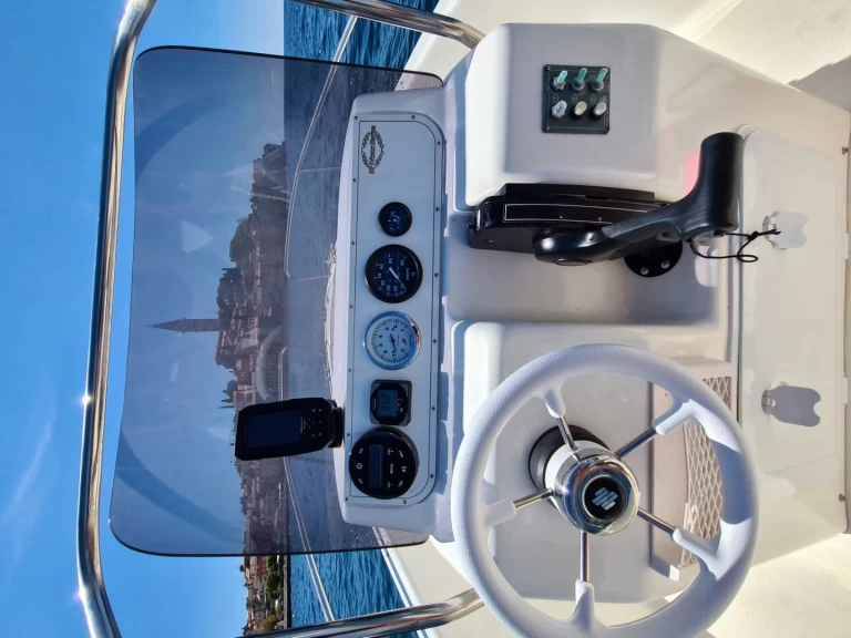 Pronájem Motorová loď v Rovinj -Sessa Marine Key Largo 17