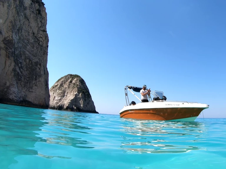 Pronájem Motorová loď Nireus s licencí