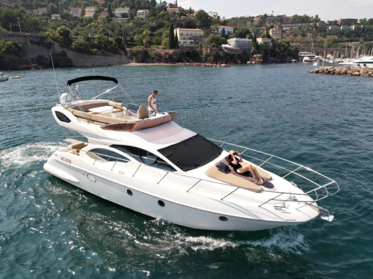 Pronajmout si Azimut Azimut 43 Fly v Mandelieu-la-Napoule