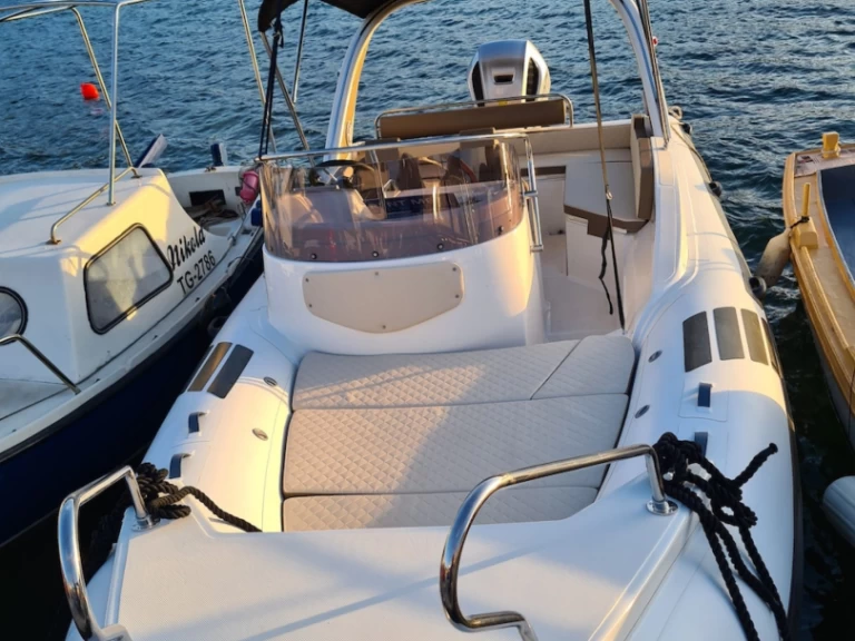 Solemar 23 offshore jednotlivci a charterové společnosti v Split