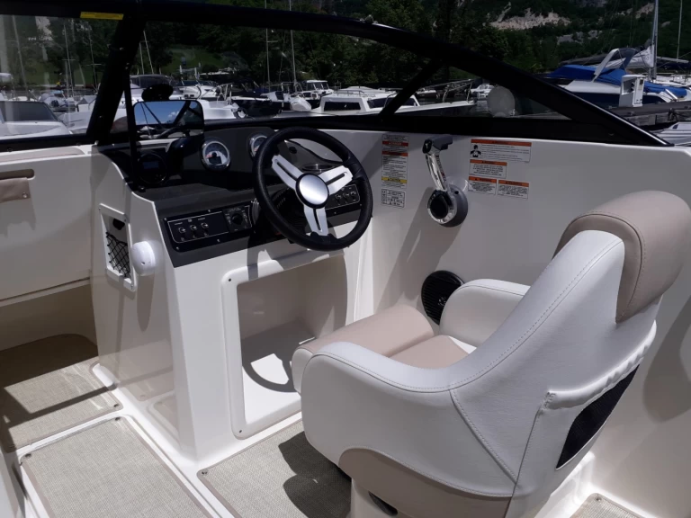 Motorová loď k pronájmu v Chindrieux za nejlepší cenu